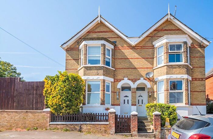 3 Bedroom House For Sale In Alexandra Road, Cowes, PO31