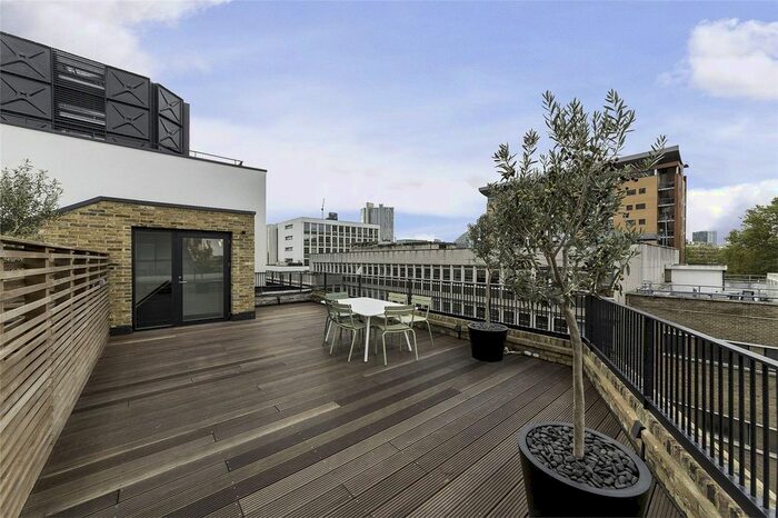 3 Bedroom Flat To Rent In Mallow Street, Old Street, EC1Y