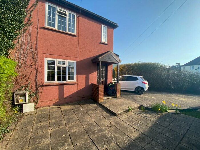 4 Bedroom Semi-Detached House To Rent In Exeter Place, Gloucester Road, Guildford, Surrey, GU2