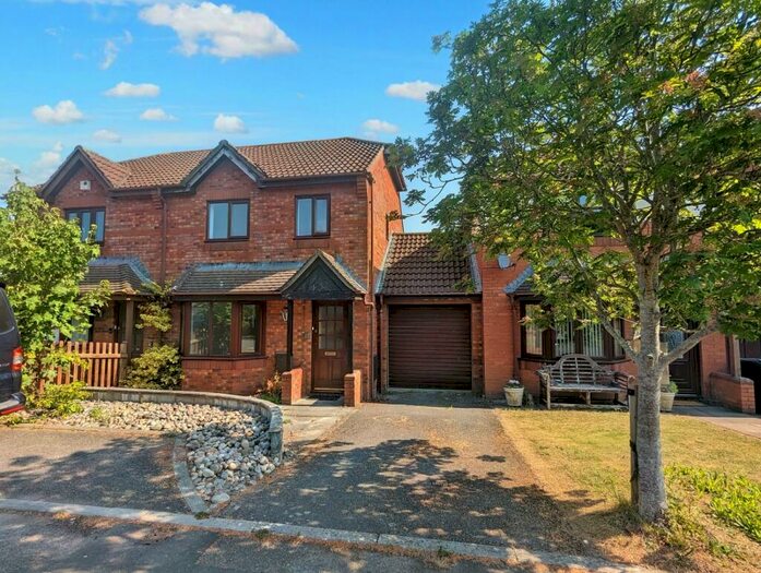 3 Bedroom House To Rent In Myrtle Gardens, Yatton, Bristol, BS49