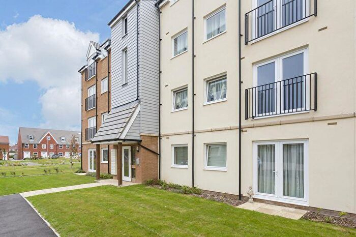2 Bedroom Apartment To Rent In Tudor Crescent, Cosham, PO6