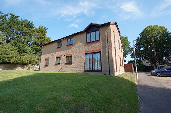 2 Bedroom Flat For Sale In Barrows Close, Birchington, Kent, CT7