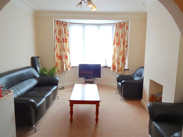 4 Bedroom Semi-Detached House To Rent In Milford Road, Southall, Middlesex, UB1