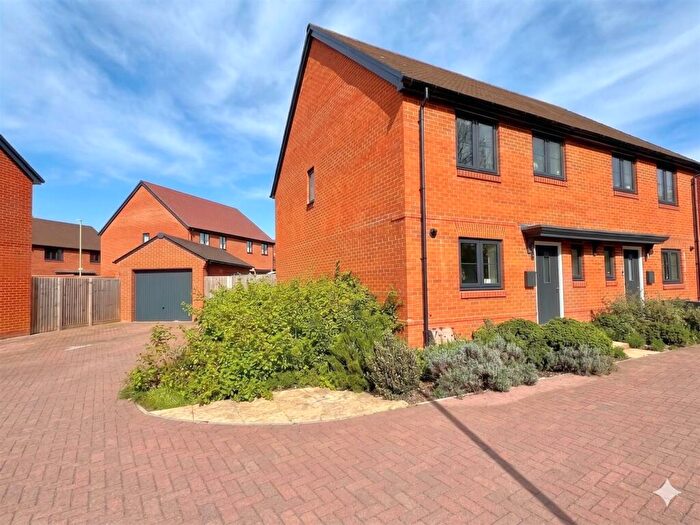 3 Bedroom Semi Detached House For Sale In Bartley Road, Curbridge, SO30