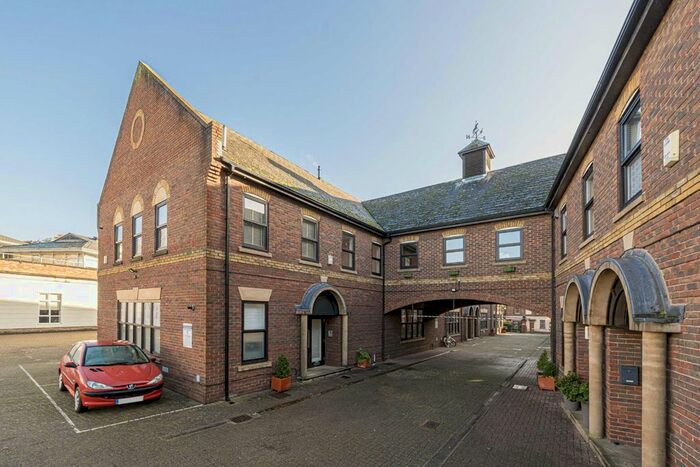 2 Bedroom Flat To Rent In Mount Mews, Hampton, TW12