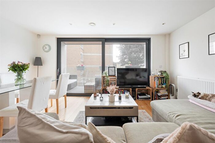 1 Bedroom Flat For Sale In Dalston Lane, London, E8