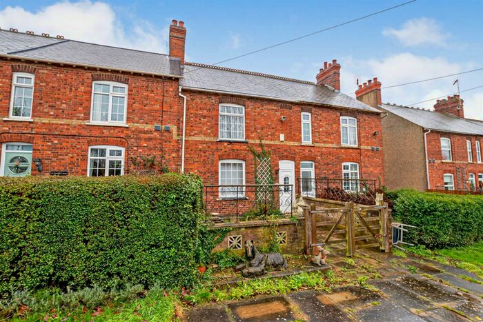 3 Bedroom Property For Sale In Storefield Cottages, Kettering, NN14
