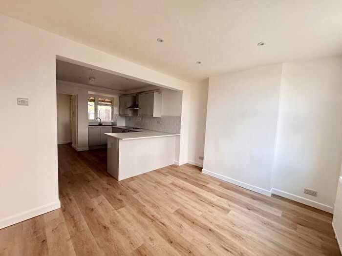 2 Bedroom Cottage To Rent In Wingrave Road, Tring, HP23