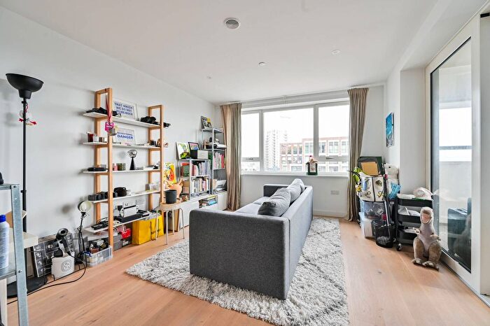 1 Bedroom Flat For Sale In Walworth Road, Elephant And Castle, London, SE17