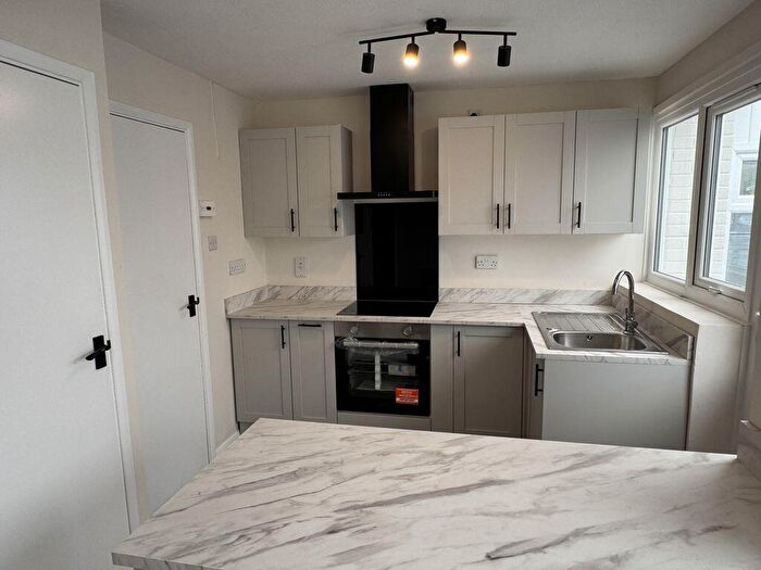 3 Bedroom Semi-Detached House For Sale In Courtenay Close, Northport, Wareham, BH20 - Photo 5