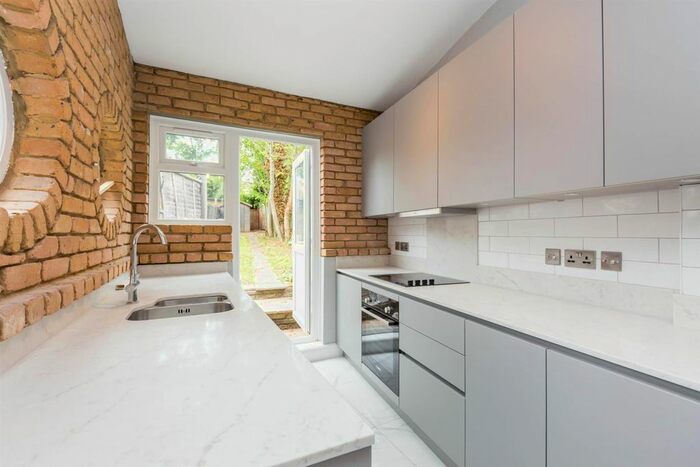 4 Bedroom Property To Rent In Hutton Grove, Woodside Park, N12