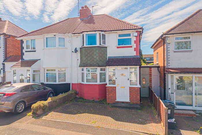 3 Bedroom Semi-Detached House For Sale In Westfield Avenue, Birmingham, B14