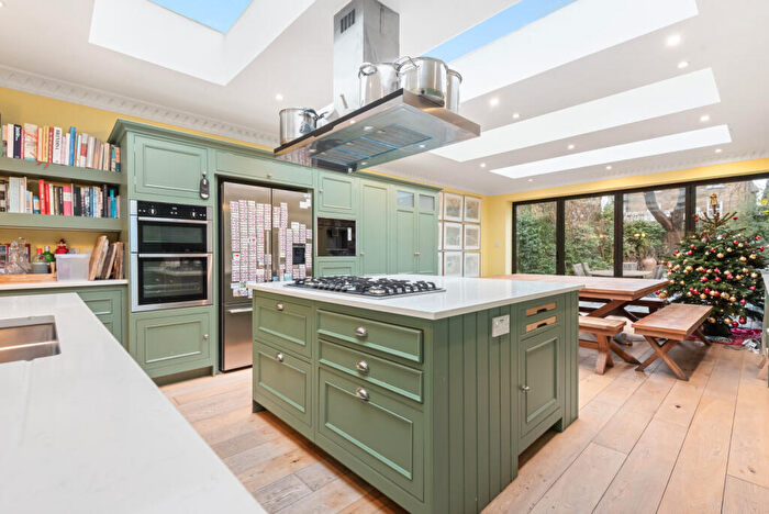 5 Bedroom End Of Terrace House For Sale In Fernlea Road, SW12