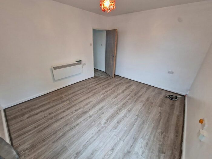 1 Bedroom Flat To Rent In Preston Gardens, Luton, LU2