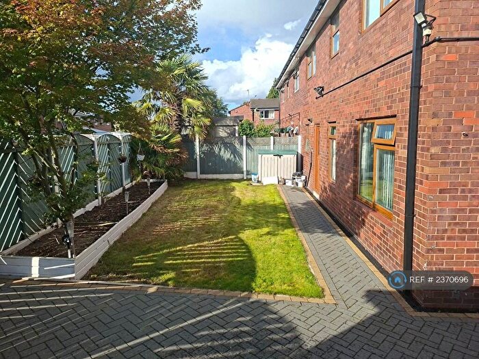 3 Bedroom Semi-Detached House To Rent In Sussex Green, Leeds, LS10