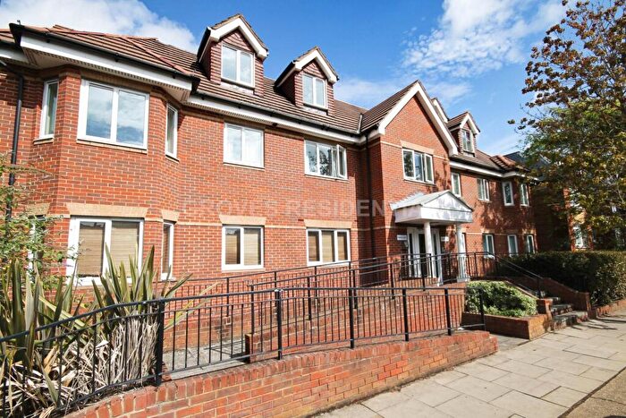 2 Bedroom Flat To Rent In Dukes Avenue, New Malden, KT3