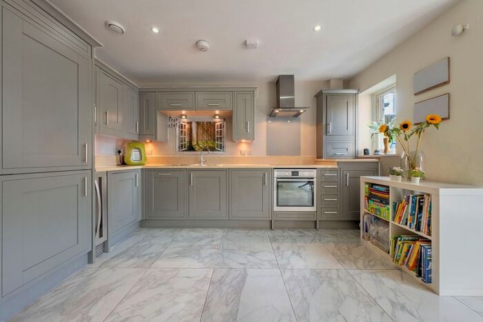 4 Bedroom Terraced House To Rent In Victoria Road, Barnet, London, EN4
