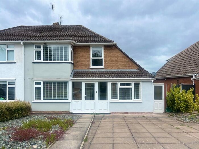 3 Bedroom Semi Detached House For Sale In Lychgate Avenue, Pedmore, Stourbridge, DY9