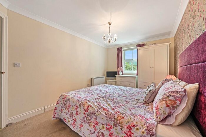 1 Bedroom Flat For Sale In Horn Lane, London, W3