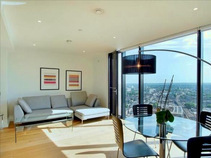 2 Bedroom Flat To Rent In Strata Building, London SE1