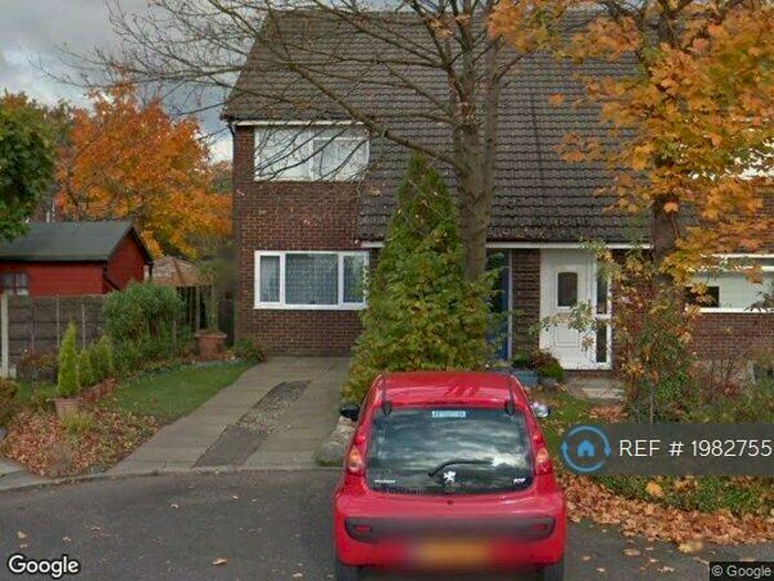 2 Bedroom Maisonette To Rent In West Meadow, Stockport, SK5