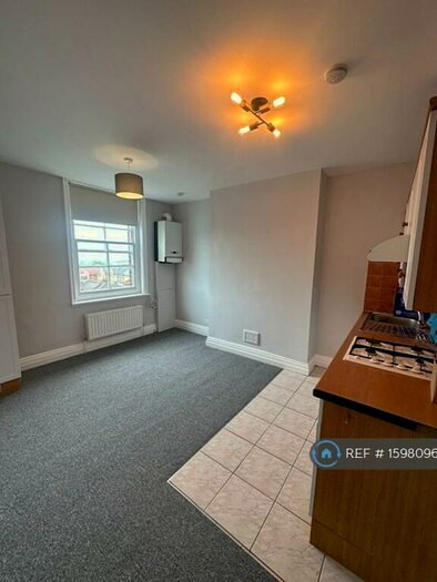 1 Bedroom Flat To Rent In High Road, London, N12