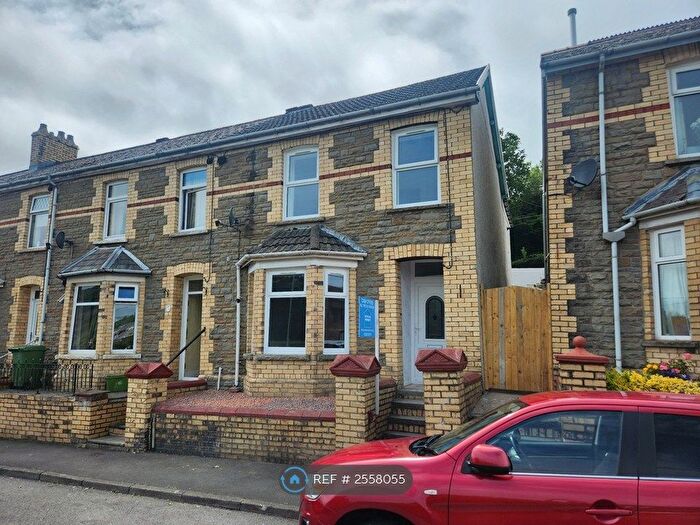 3 Bedroom End Of Terrace House To Rent In Commercial Road, Crumlin, Newport, NP11