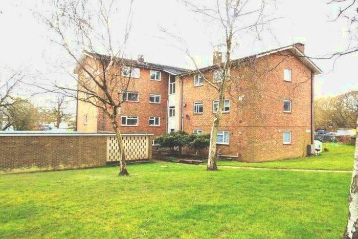 2 Bedroom Flat To Rent In Highams Hill, Crawley, RH11