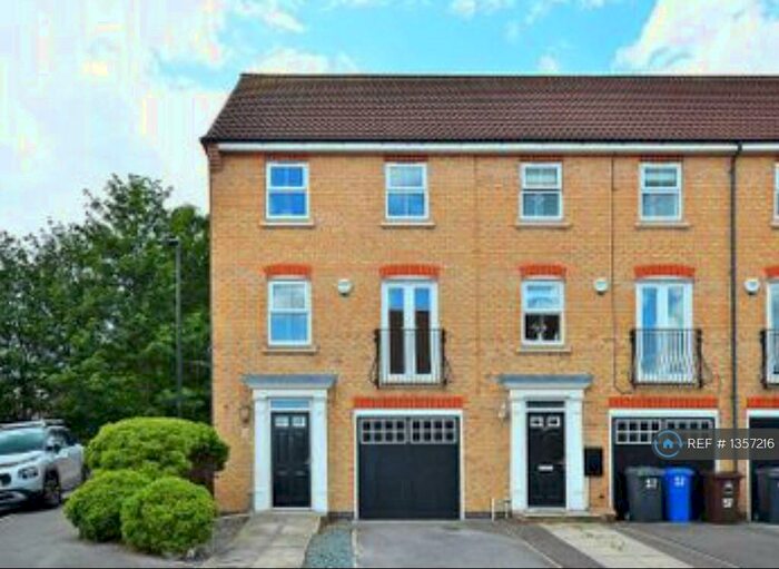 3 Bedroom End Of Terrace House To Rent In Oxclose Park Rise, Sheffield, S20