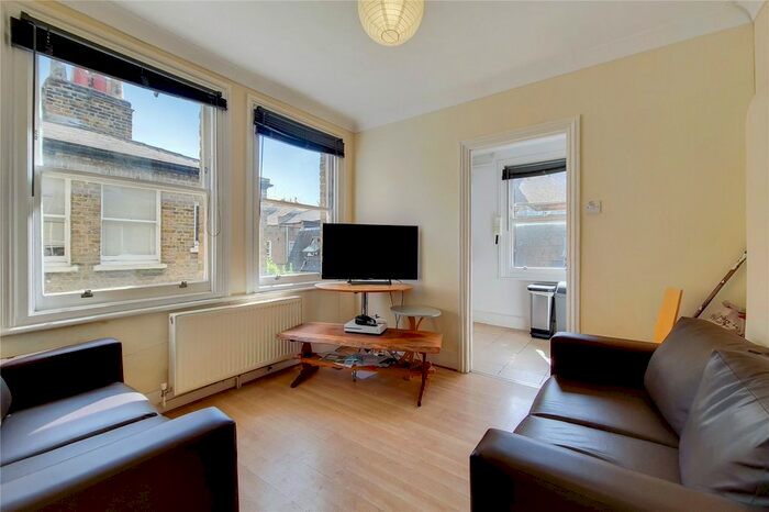 3 Bedroom Flat To Rent In Hackford Road, London, SW9