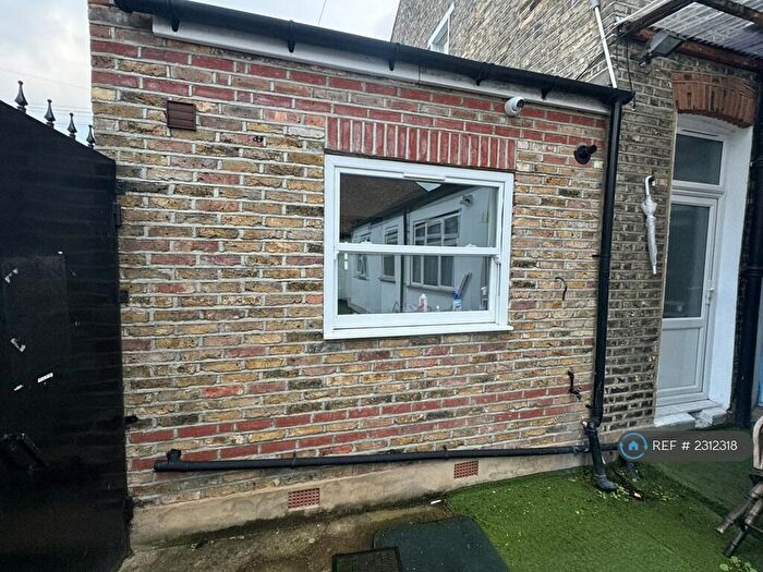 Studio To Rent In Lakefield Road, London, N22