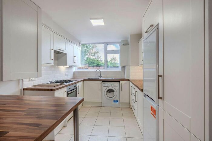 2 Bedroom Flat To Rent In Shire Lane, Chorleywood, Rickmansworth, WD3