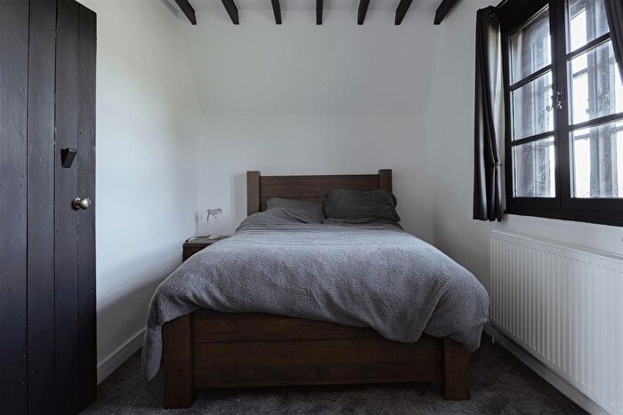 3 Bedroom Detached House To Rent In Cross Oak Lane, Redhill, RH1