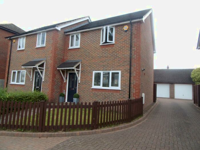 3 Bedroom Semi-Detached House To Rent In Rookery Gardens, Basingstoke, RG21