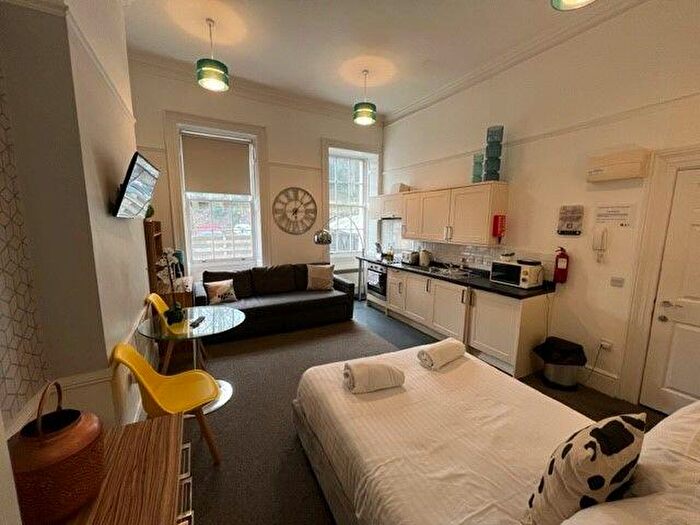 Studio To Rent In Berkeley Square, Bristol, BS8 - Photo 3