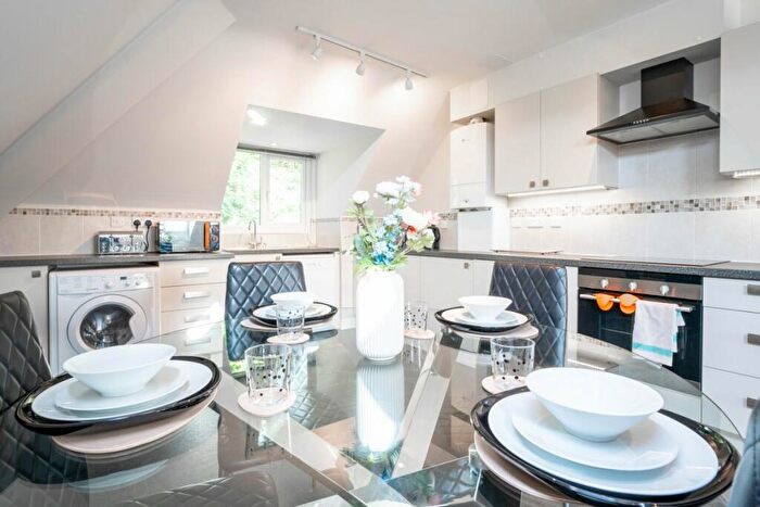 2 Bedroom Apartment To Rent In Garlands Road, Redhill, RH1