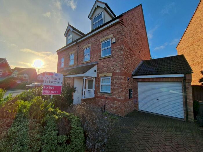 3 Bedroom Semi-Detached House To Rent In Fewston Way, Doncaster, DN4