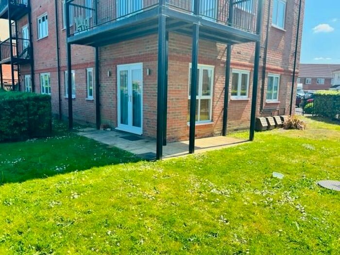 2 Bedroom Flat To Rent In Mulberry Avenue, Staines, TW19