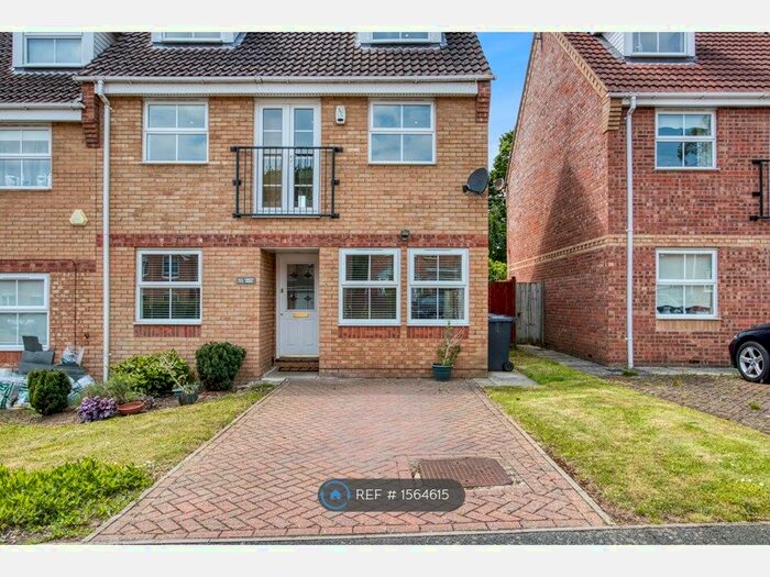 3 Bedroom End Of Terrace House To Rent In Darlands Drive, Barnet, EN5