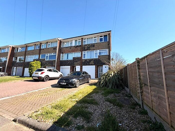 4 Bedroom Semi Detached House For Sale In Barnard Road, Leigh-On-Sea, Essex, SS9