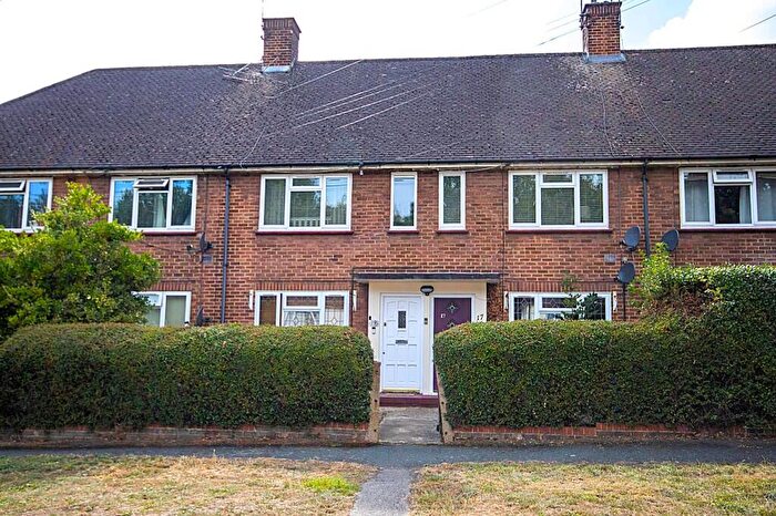 2 Bedroom Maisonette For Sale In Beech Avenue, Brentwood, Essex, CM13