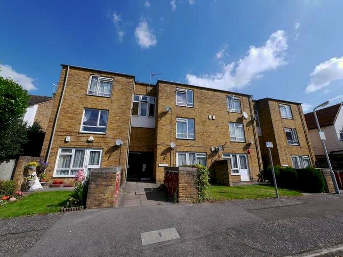 1 Bedroom Flat To Rent In Enfield Close, Uxbridge, UB8