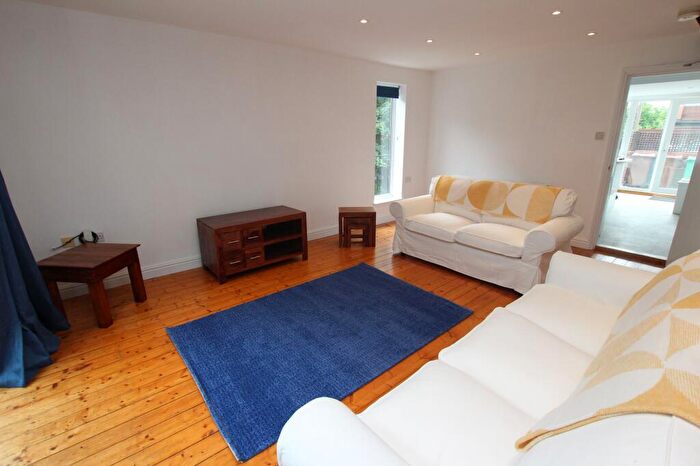 4 Bedroom Semi Detached House To Rent In Lenton Road, The Park, NG7