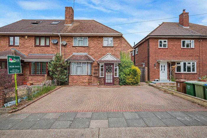 3 Bedroom Semi-Detached House For Sale In Bourne Mead, Bexley, DA5