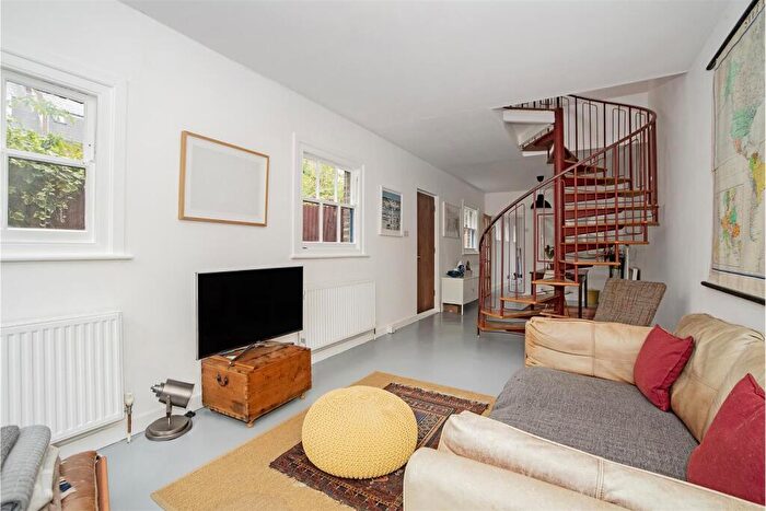 3 Bedroom Semi-Detached House To Rent In Bellenden Road, London, SE15