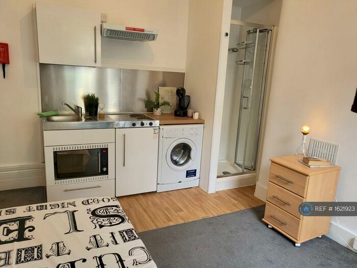 Studio To Rent In Fairbridge Road, London, N19