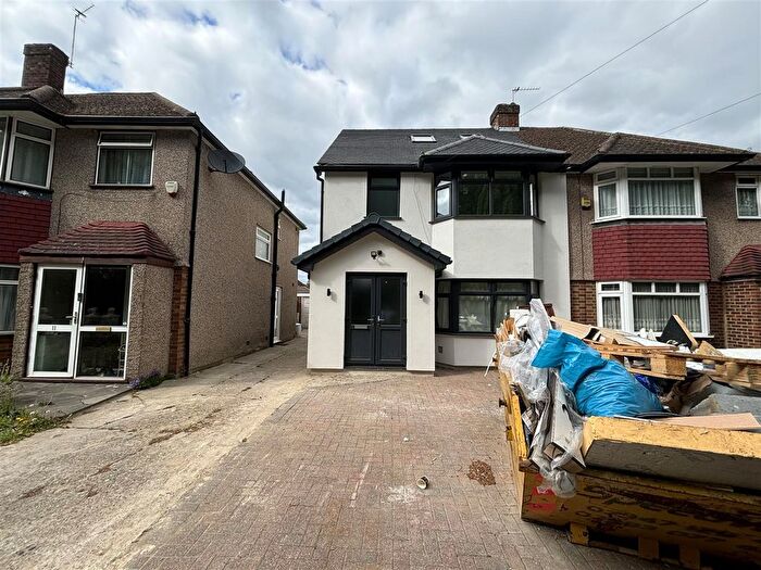 6 Bedroom Semi-Detached Bungalow To Rent In Vine Close, West Drayton, UB7