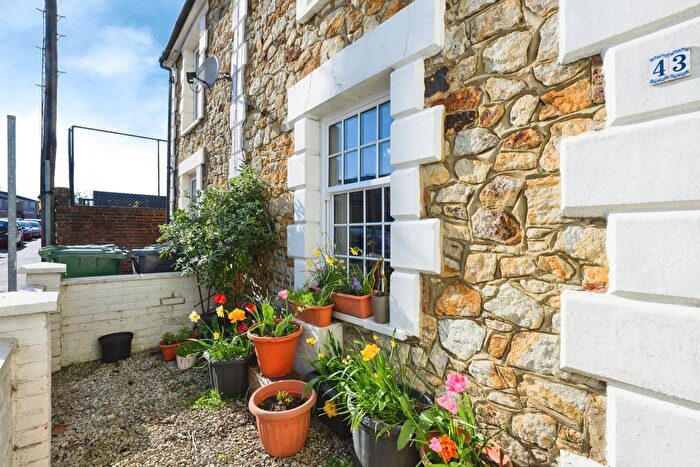 3 Bedroom Semi Detached House For Sale In Holland Close, Redhill, RH1