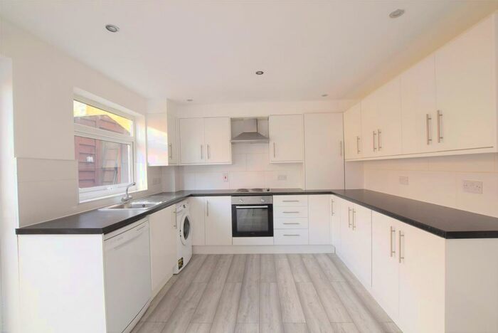 4 Bedroom End Of Terrace House To Rent In Essex Gardens, Hornchurch, Essex, RM11