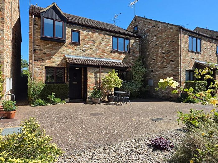 2 Bedroom Semi-Detached House For Sale In Porson Court, Cambridge, CB2